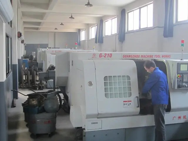 CNC Center-All the rollers are processed by the CNC machines with high accuracy.
